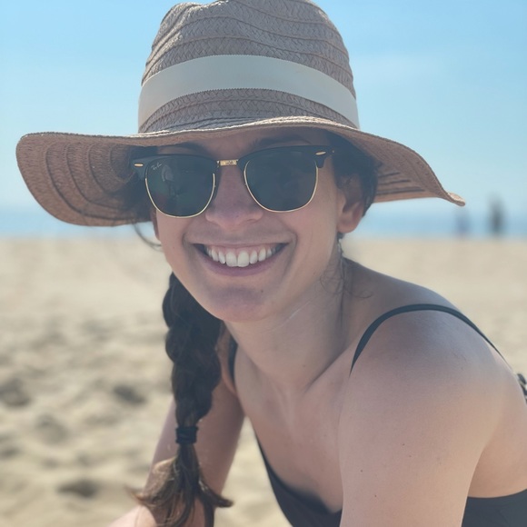 Meet your Posher, Aristea - Picture 1 of 1